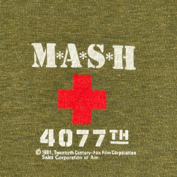 Vintage MASH Shirt Adult SMALL Green 4077th Army TV Show Promo Fox Film USA 80s - Picture 3 of 7